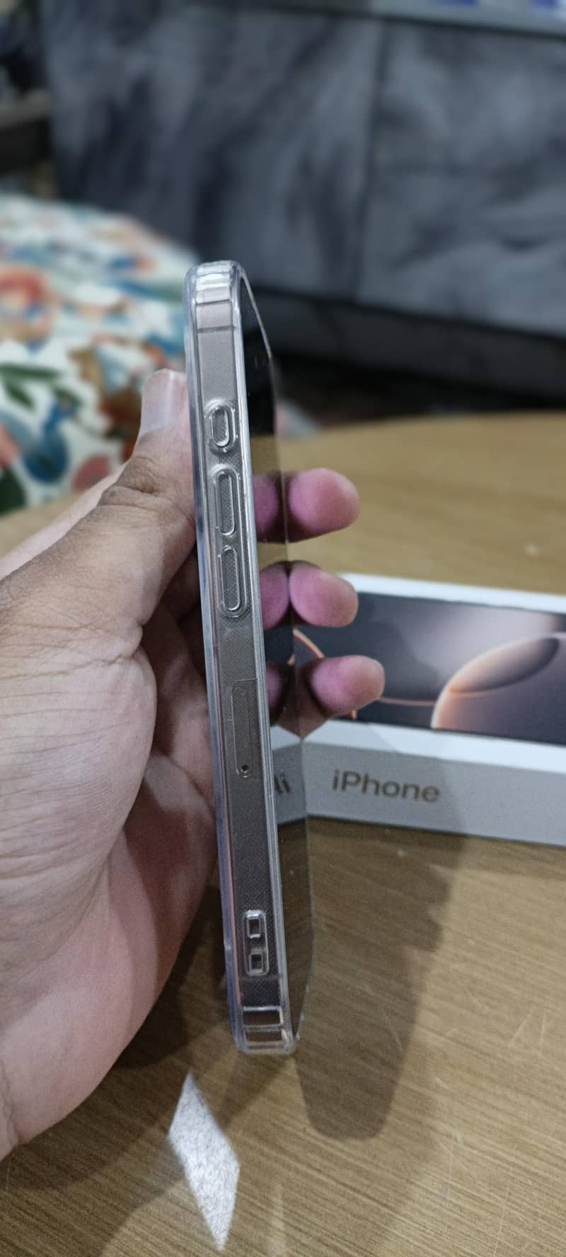 Apple iPhone 16 Pro 4