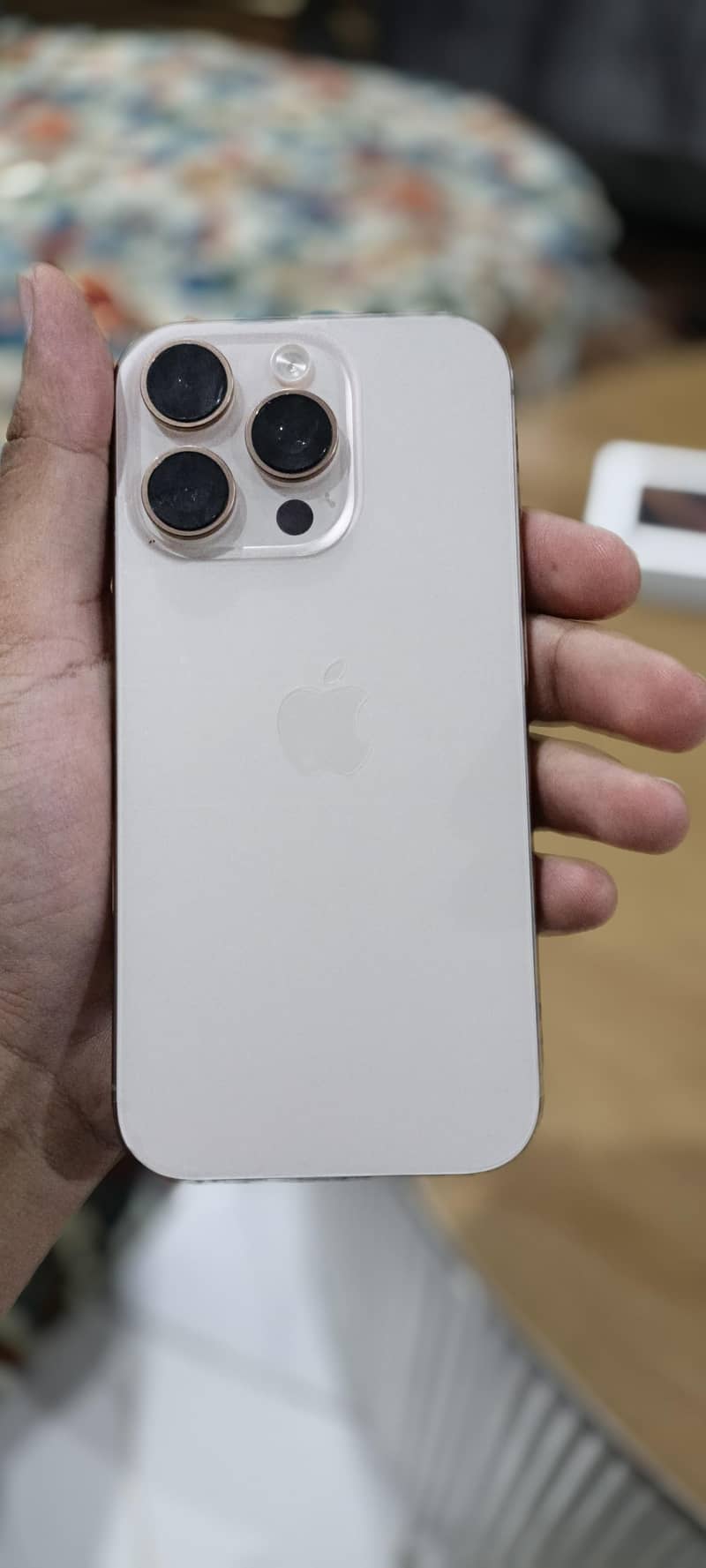 Apple iPhone 16 Pro 9