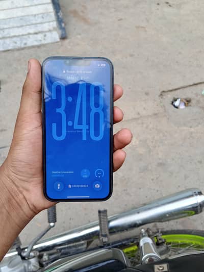 Apple iPhone 13