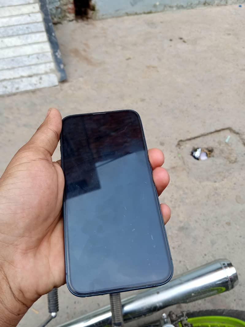 Apple iPhone 13 1