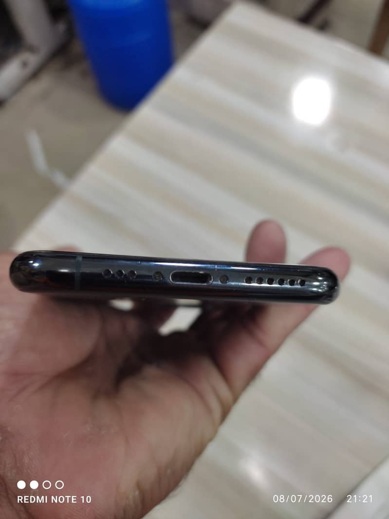 Apple iPhone 11 Pro 4