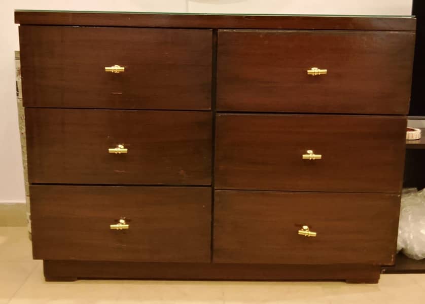 Queen size bed 4