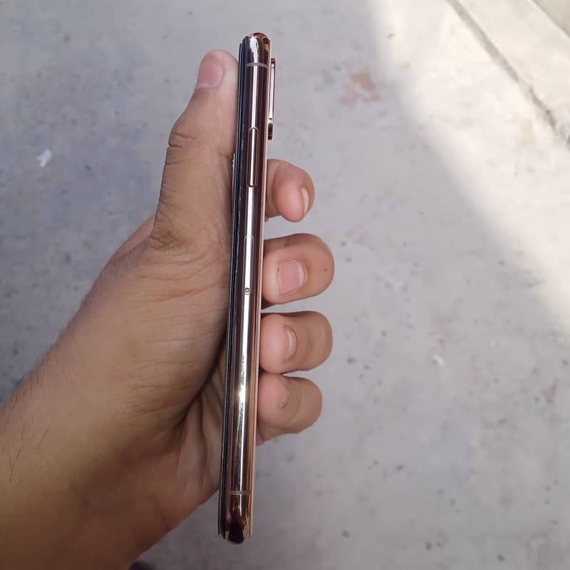 Apple iPhone XS 3