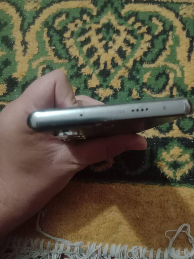 Tecno CAMON 40 Pro 4