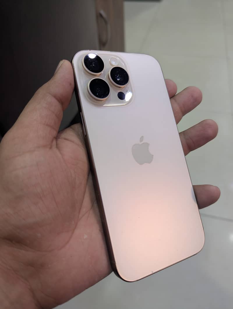 Apple iPhone 16 Pro Max 0