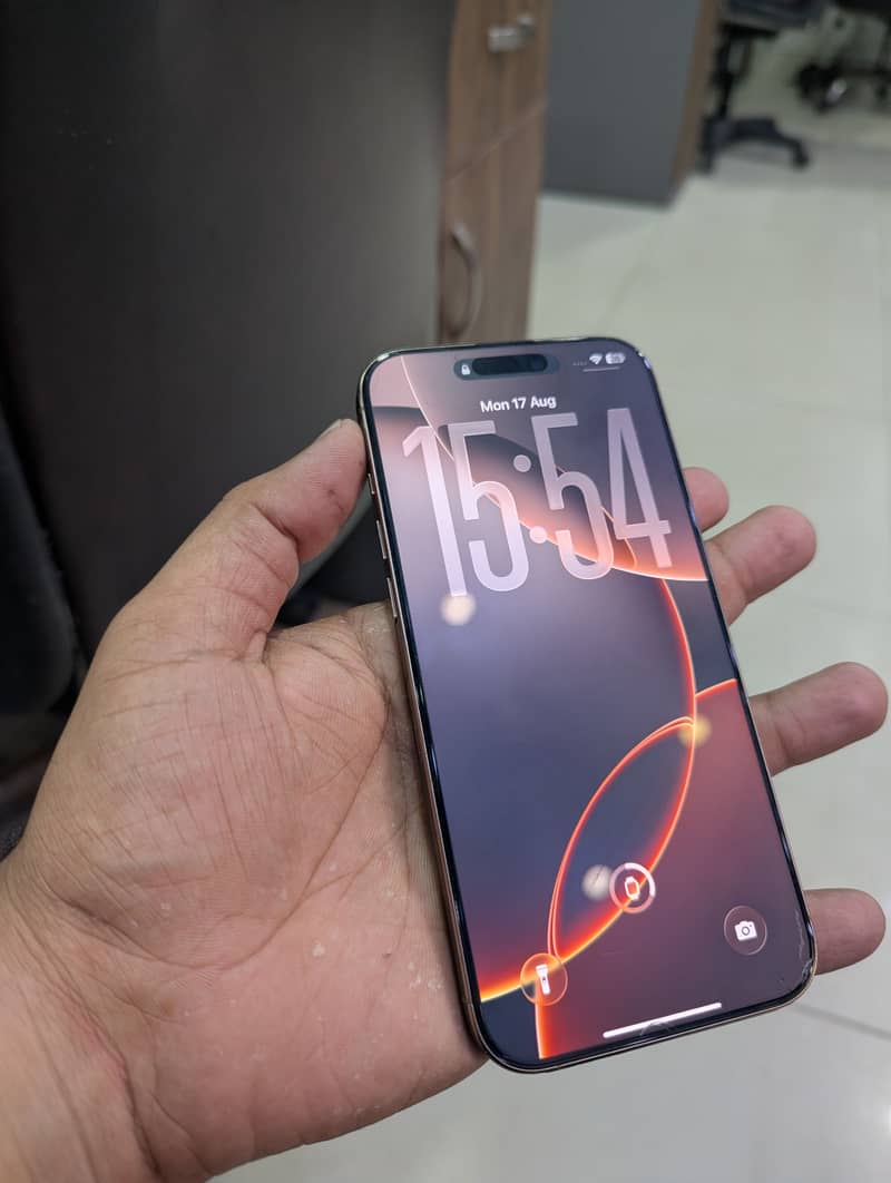 Apple iPhone 16 Pro Max 1