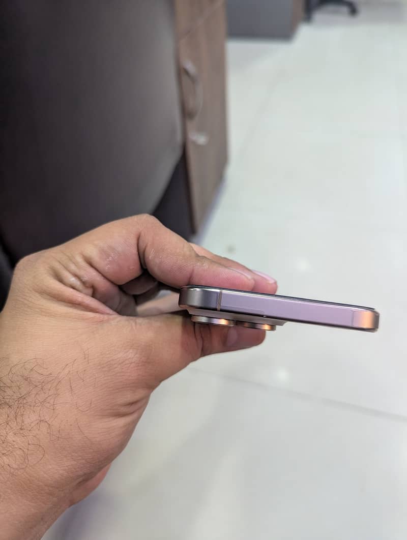 Apple iPhone 16 Pro Max 4