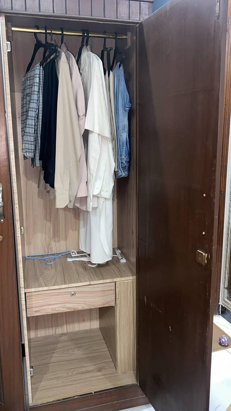 almari/wardrobe 1