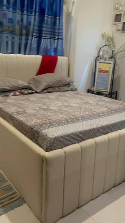 Bed set with mattress
