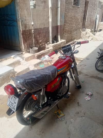 Honda CG. 125 all ok ha 25 k 11way mahna ki ha Jo Lana Wala hi msg kry