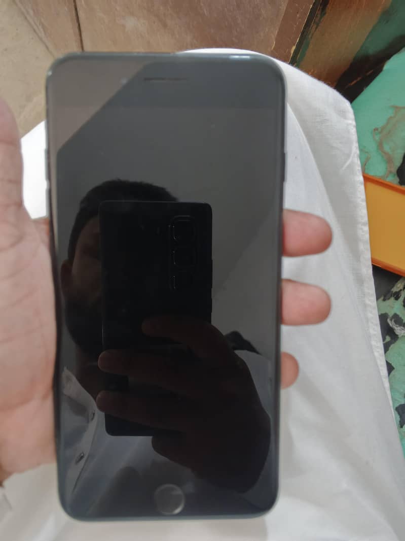 Apple iPhone 7 Plus 1