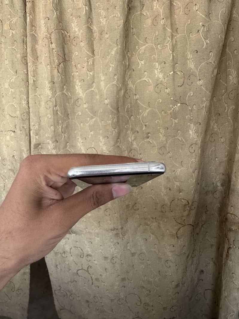 Apple iPhone 11 Pro 3