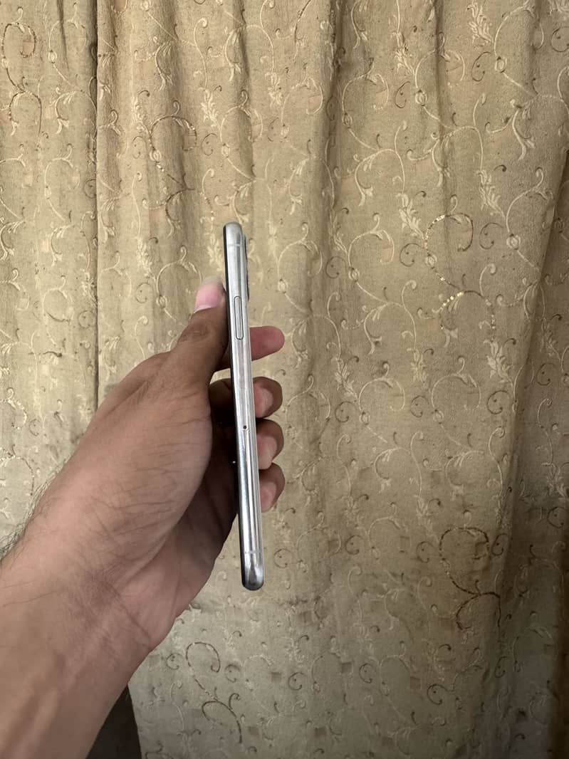 Apple iPhone 11 Pro 7