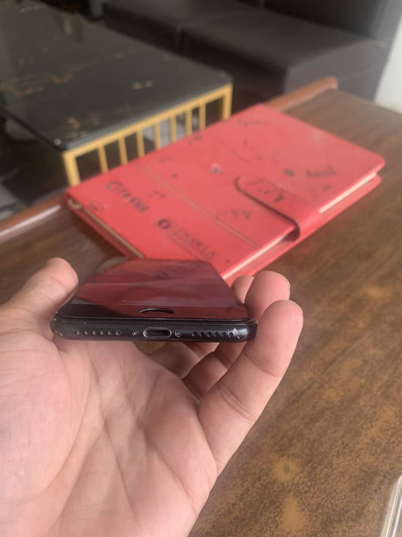 Apple iPhone 7 4