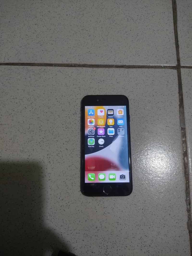 Apple iPhone 7 0