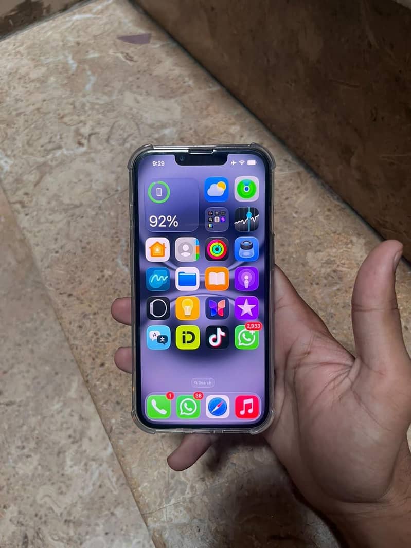 Apple iPhone 13 4