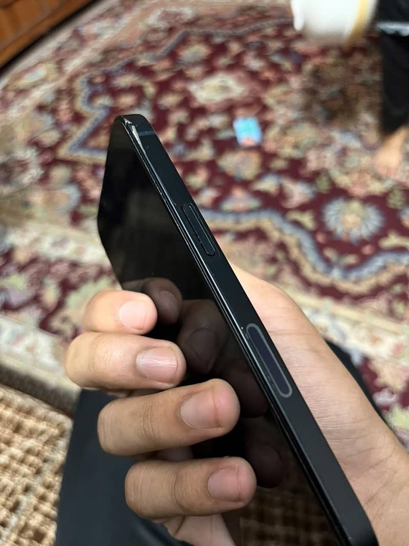 Apple iPhone 13 8