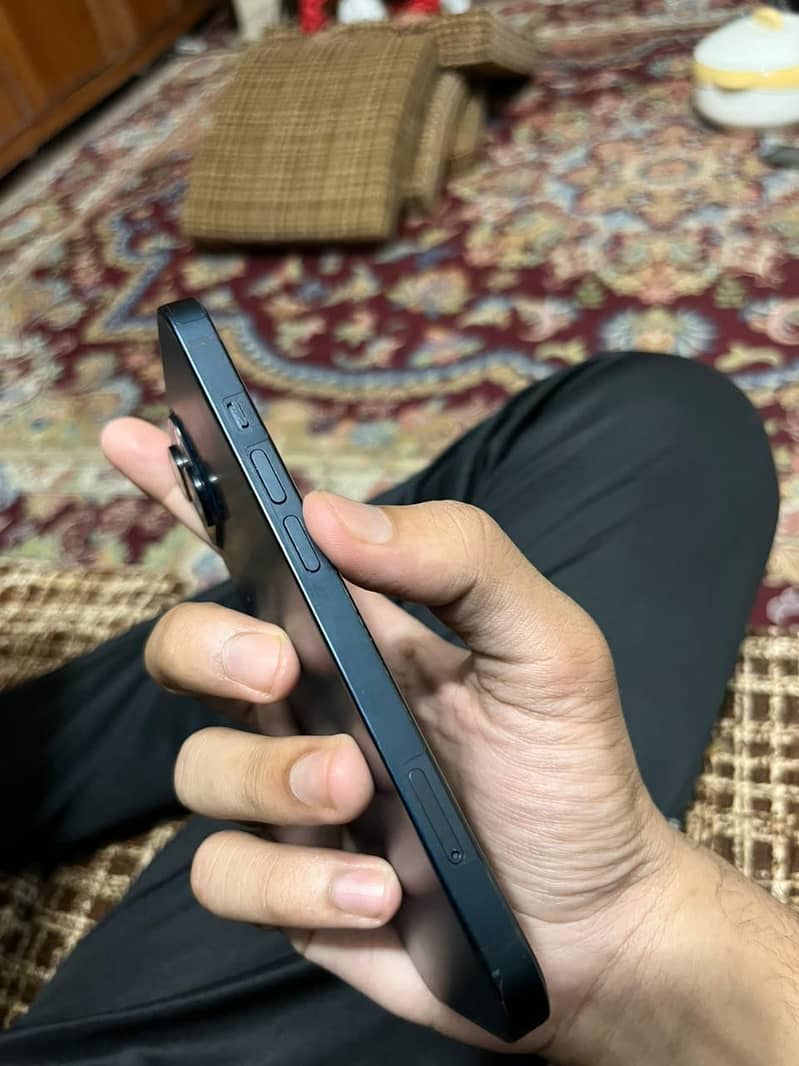 Apple iPhone 13 9