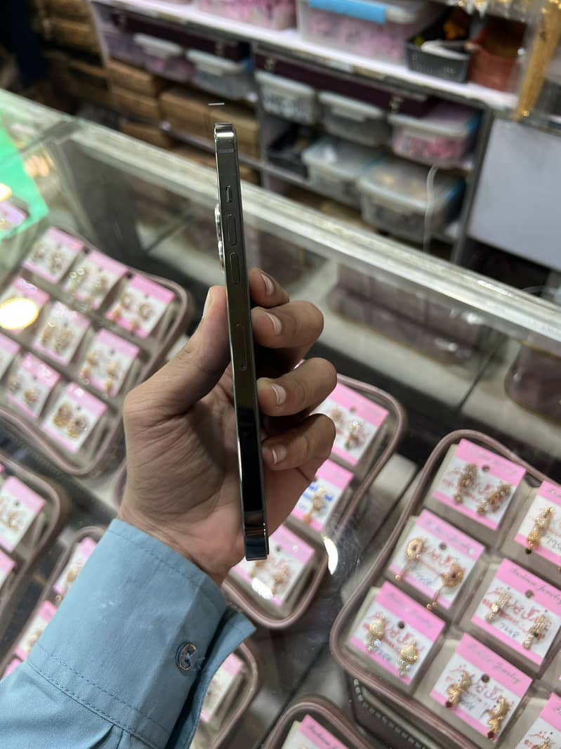 Apple iPhone 12 Pro Max 3