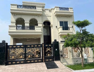 Prime Location House Of 10 Marla Available For sale In Royal Palm City