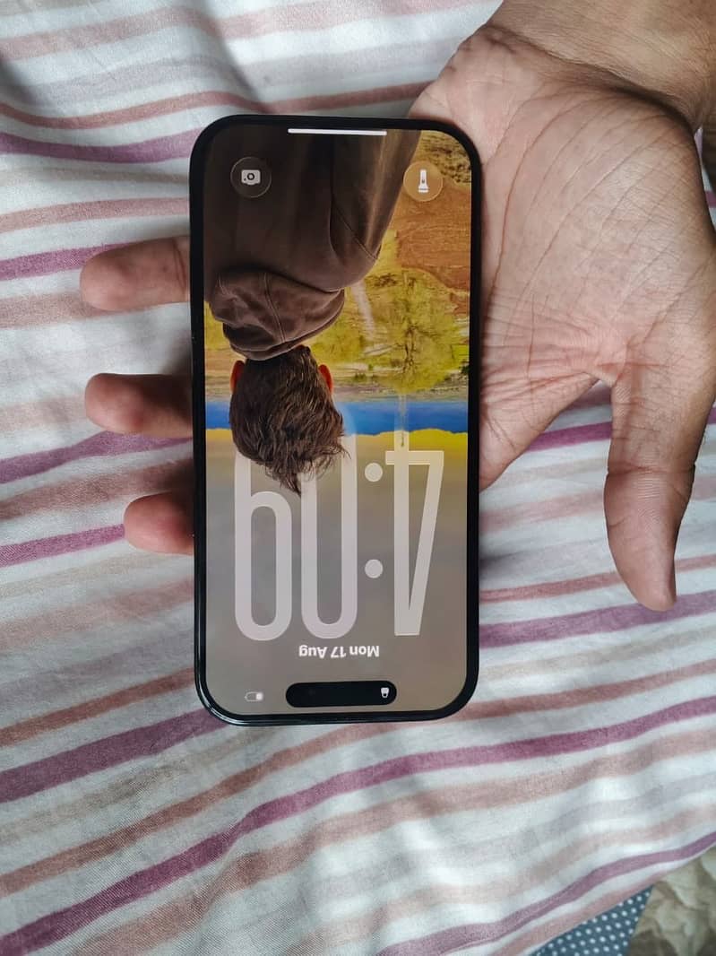 Apple iPhone 16 Pro 2