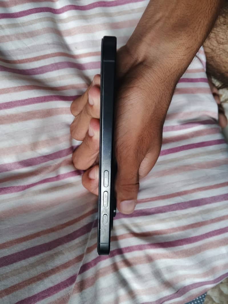 Apple iPhone 16 Pro 4