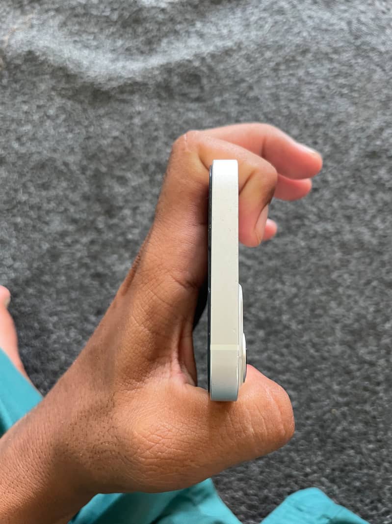 Apple iPhone 13 3