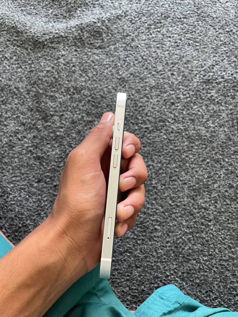 Apple iPhone 13 7