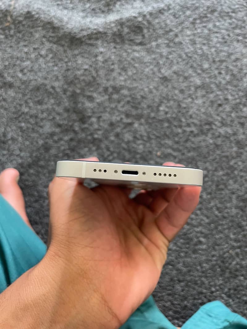 Apple iPhone 13 8