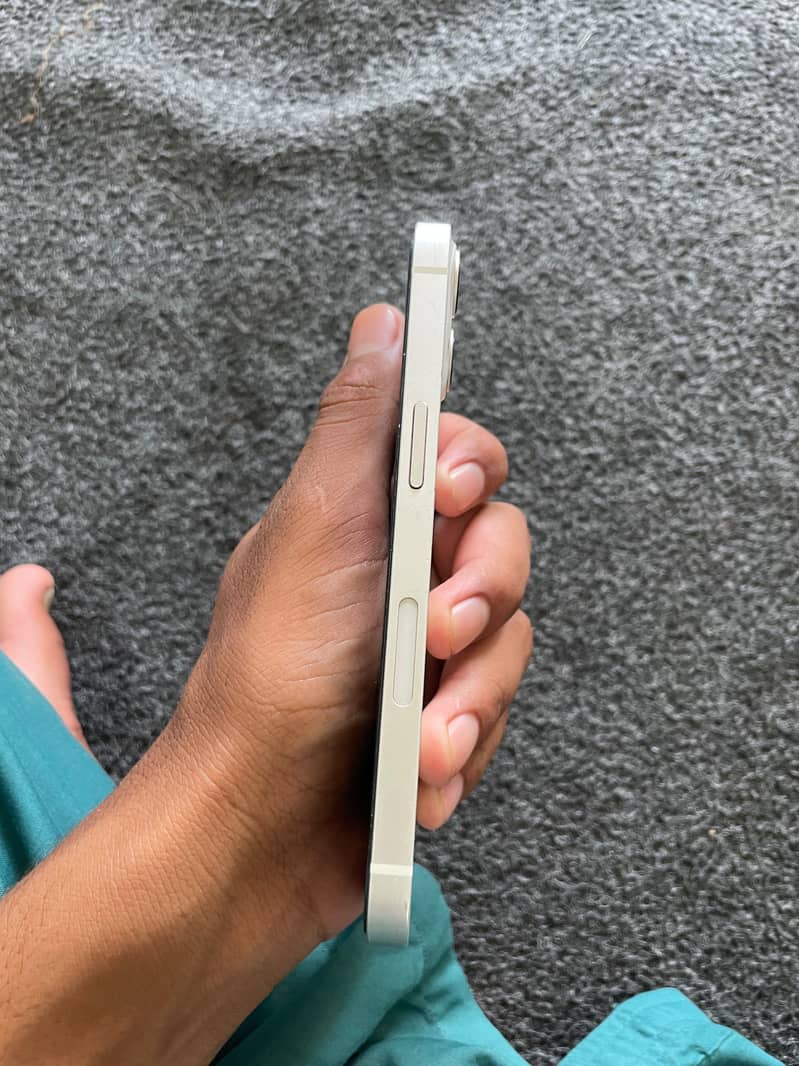Apple iPhone 13 9