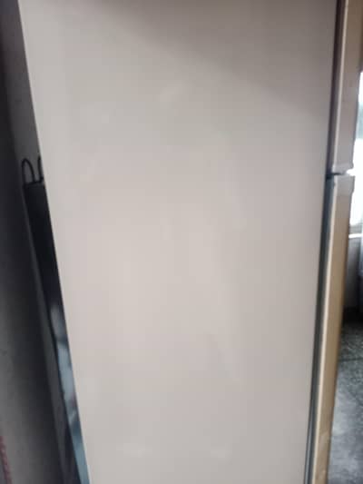 Dawlance company ka fridge ha cooling bhout achi ha bilkul januwan ha