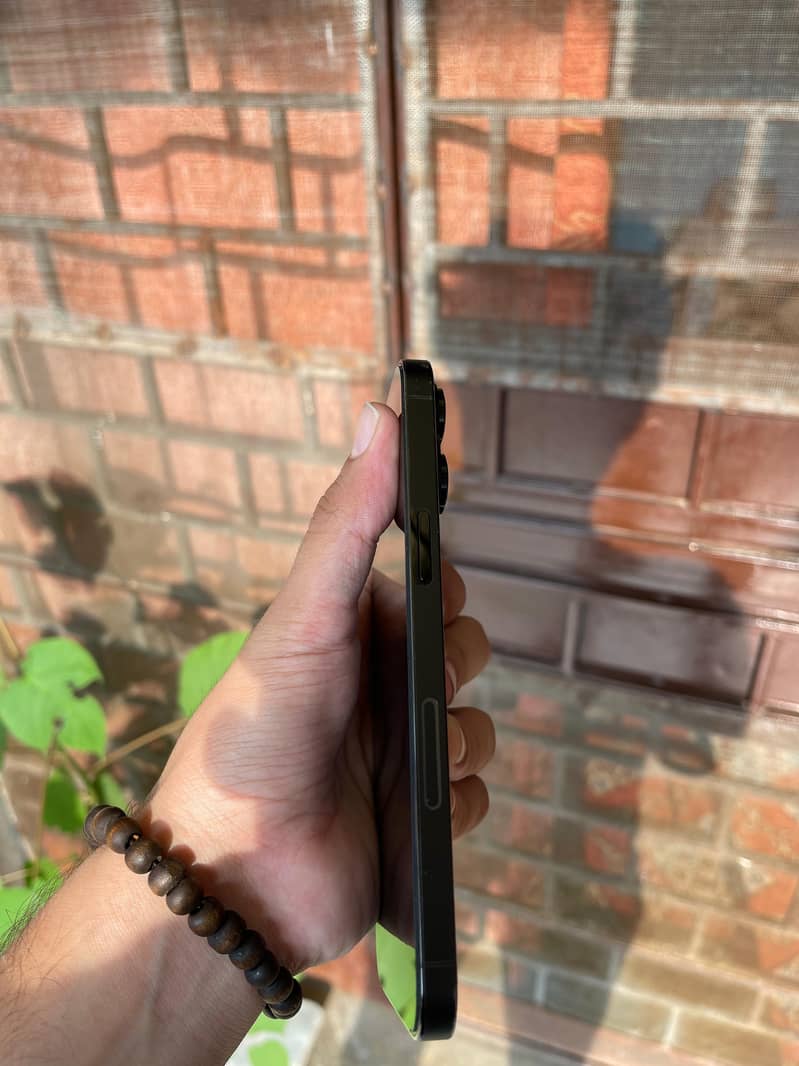 iPhone 14 Pro Max 2