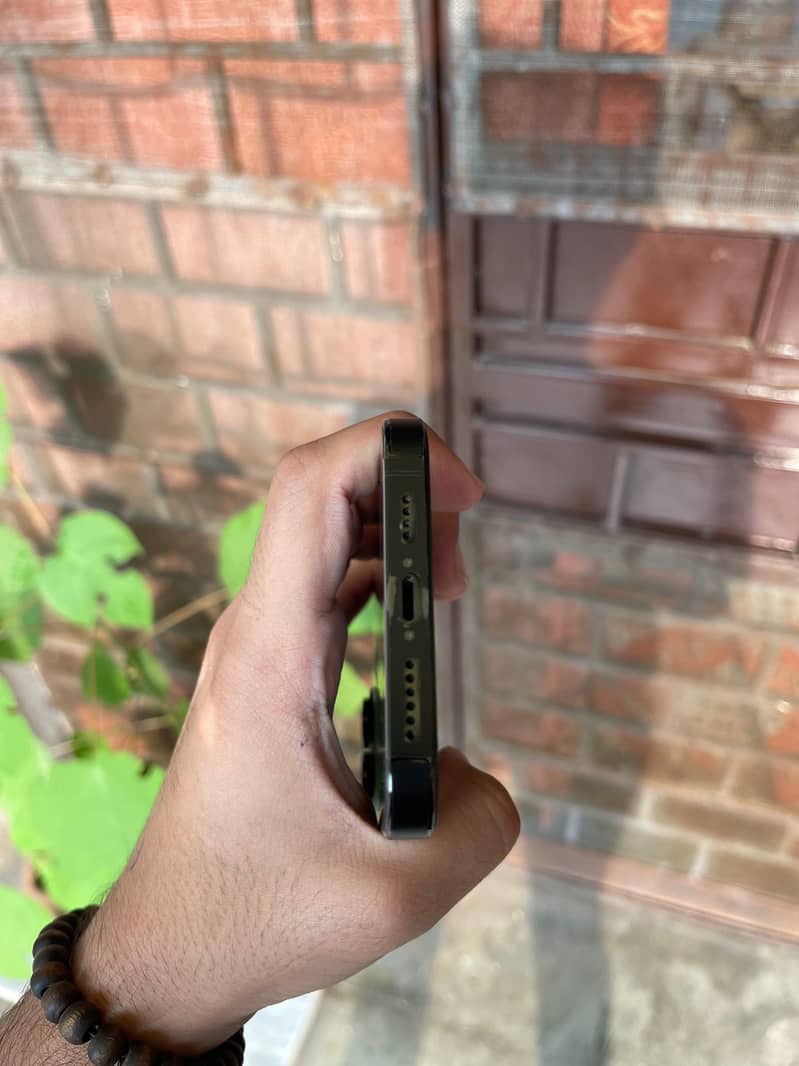 iPhone 14 Pro Max 4