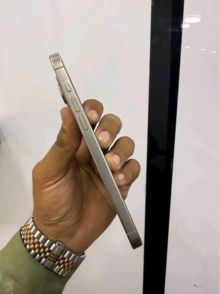 Apple iPhone 15 Pro Max 1
