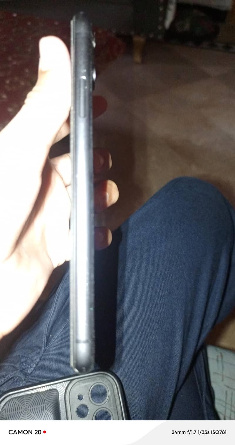 Apple iPhone 11 3