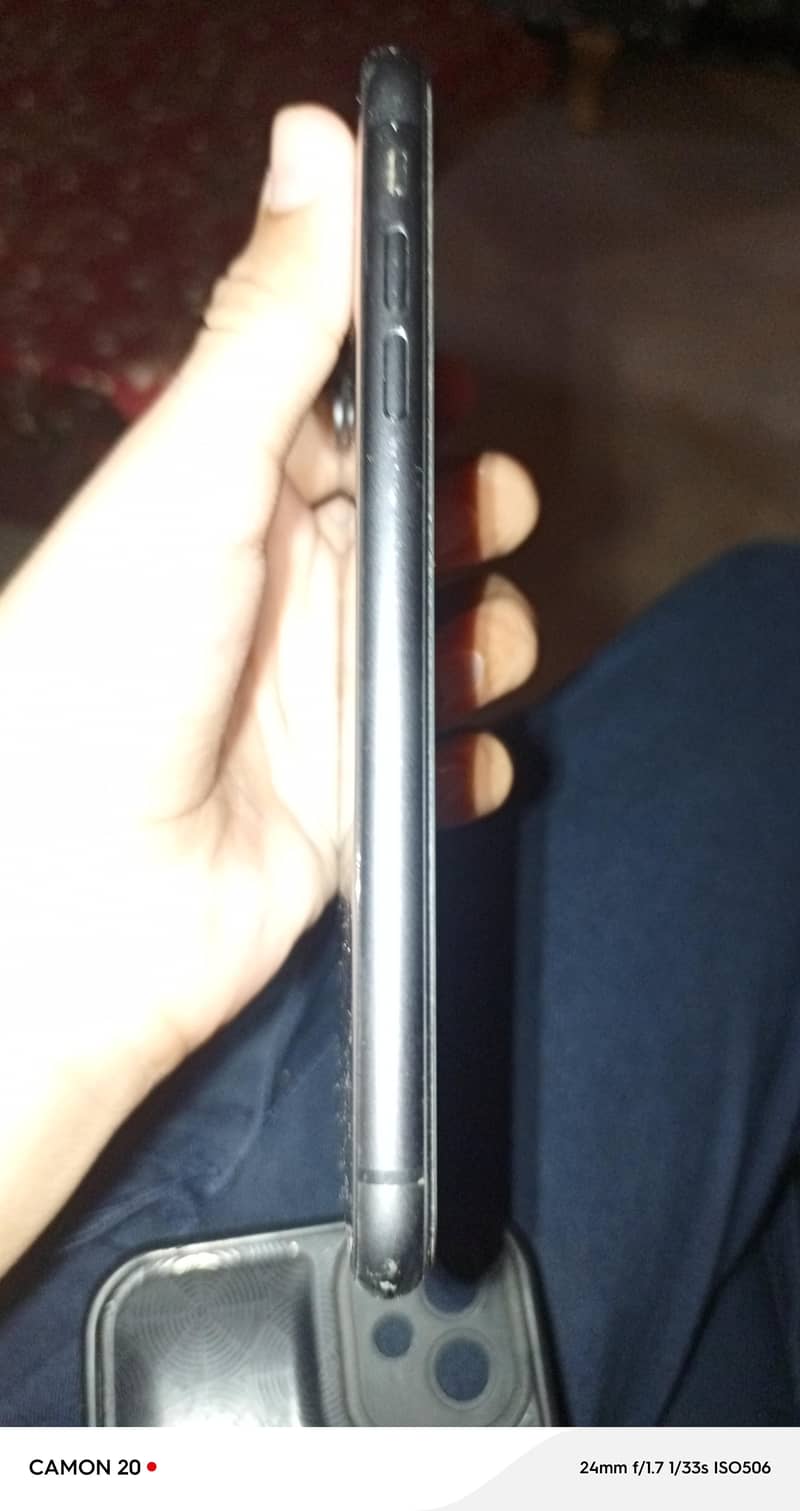 Apple iPhone 11 4