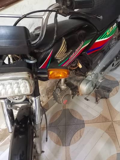 Honda 70cc sell kr rha hon all ok hai canditin 10.10 hai  modal 2017
