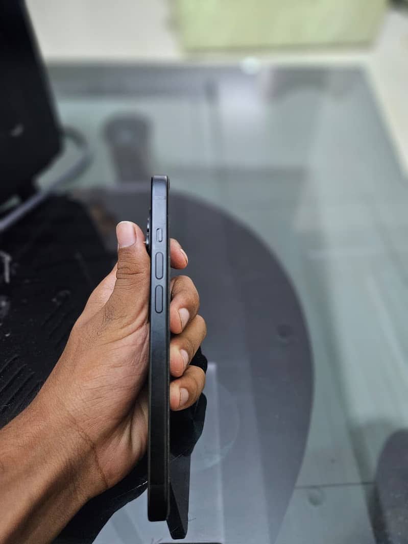 Apple iPhone 15 4