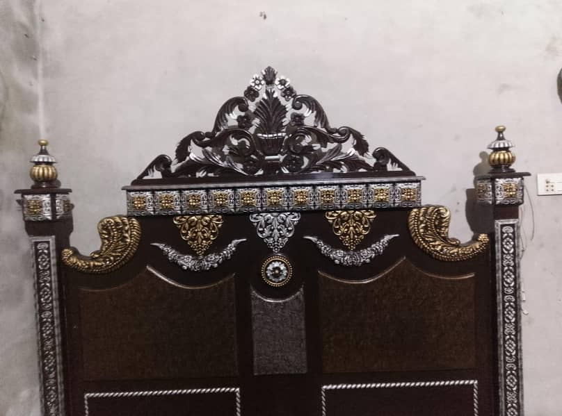 Double Bed Showcase Dressing Table Side Tables Big Table. 1