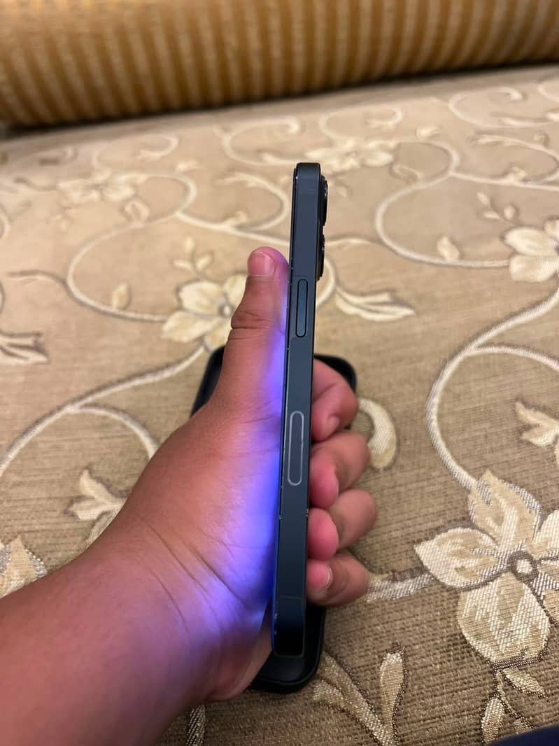 Apple iPhone 13 2