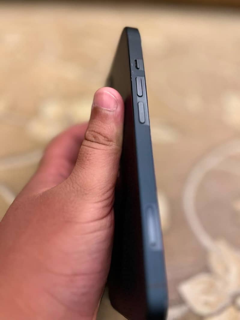Apple iPhone 13 4
