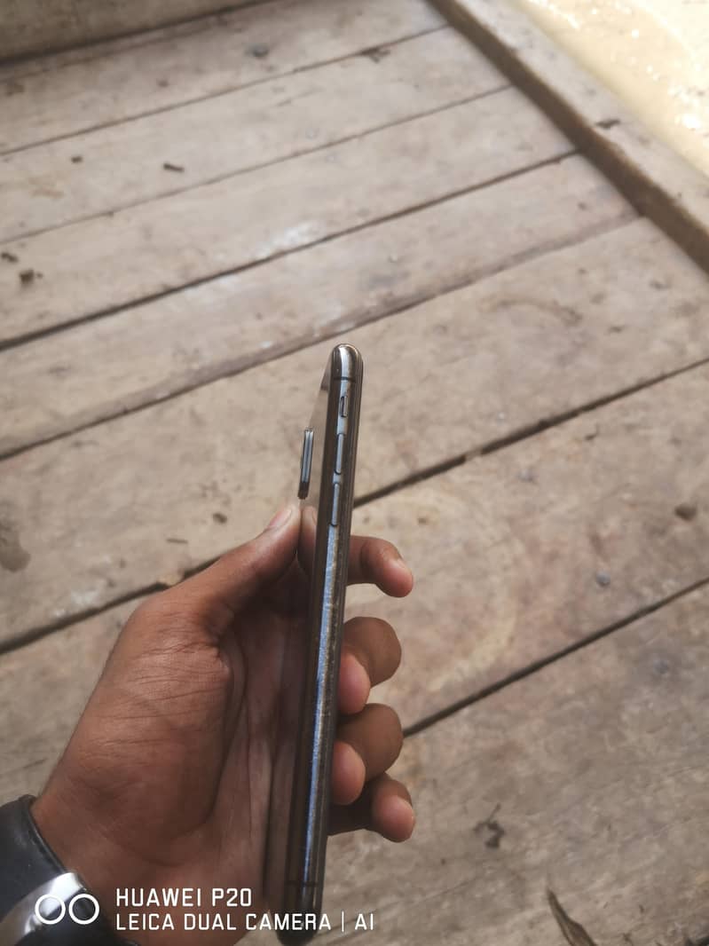Apple iPhone X 4