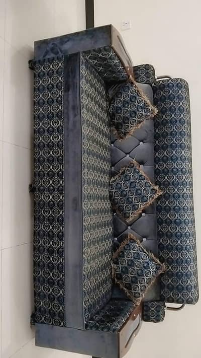 Sofa set /Excellent condition almost new /7 seater