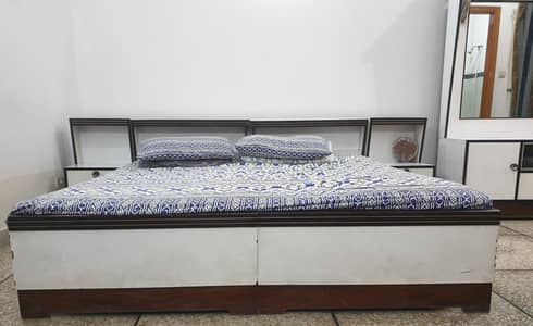 Single Beds Pair+Side Tables+Dressing Table+Combined Mattress (2+2+1)