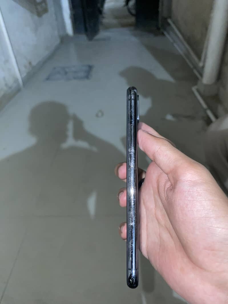Apple iPhone X 3