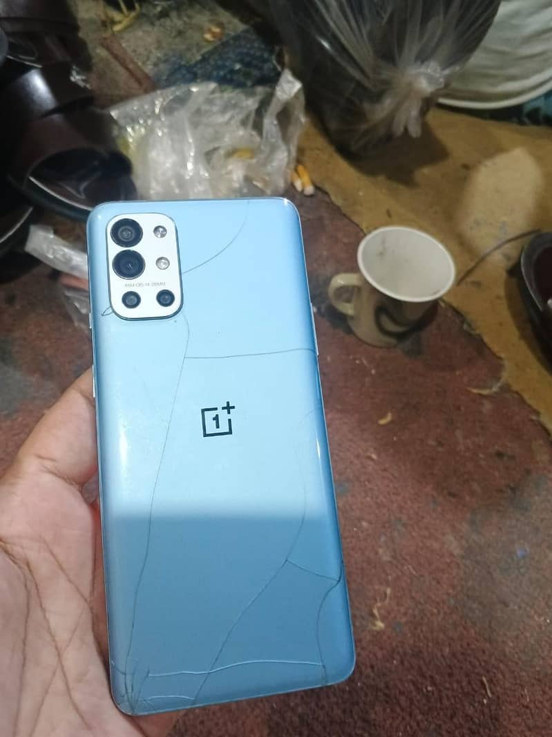One Plus 9R 1
