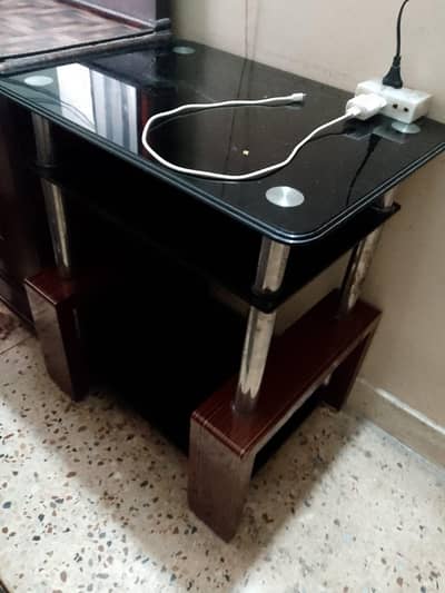 sofa aur table
