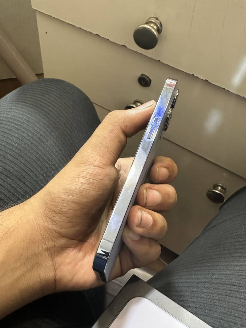 Apple iPhone 13 Pro 2
