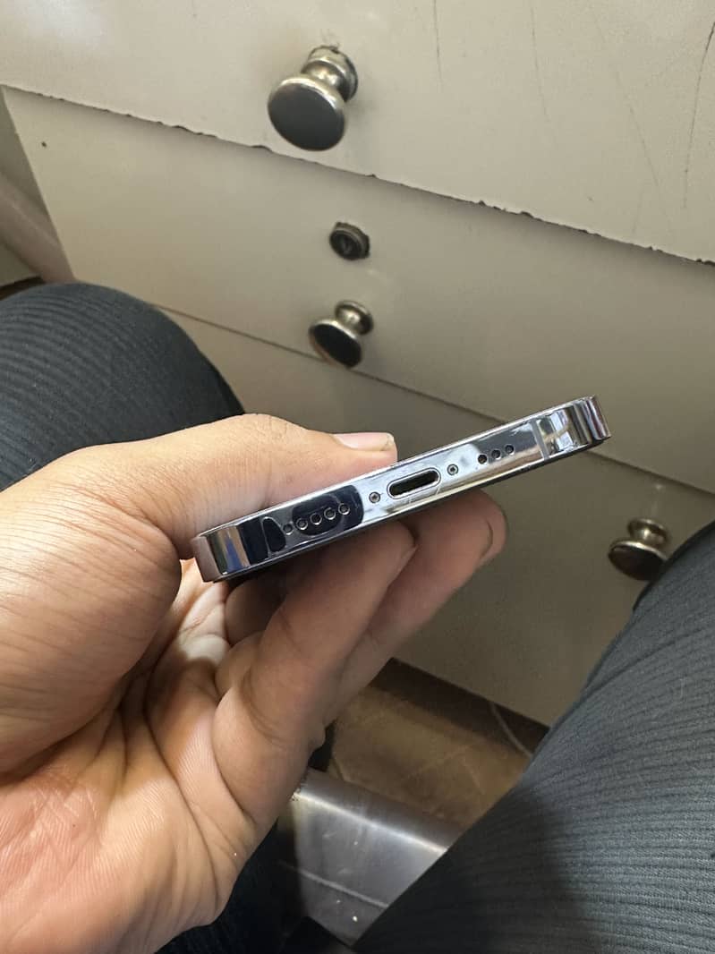 Apple iPhone 13 Pro 3
