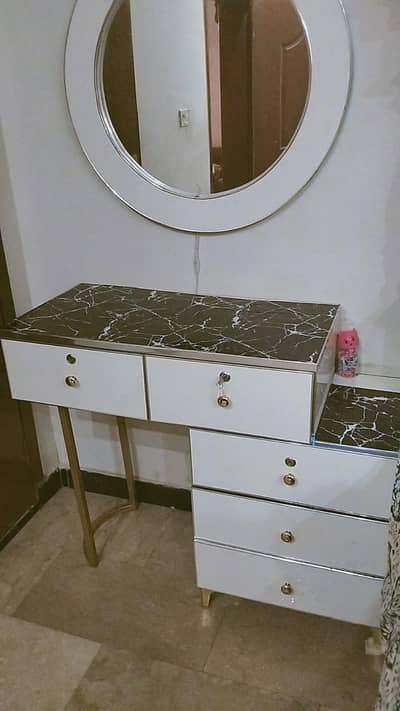 dressing table
